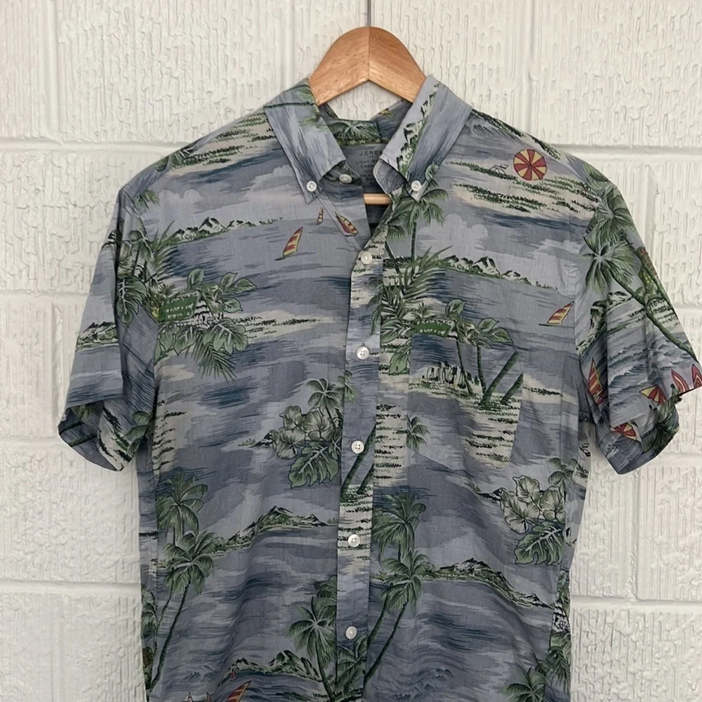 J. Crew Men’s Light Weight Chambry Hawaiian Tropics Shirt - Size Small Slim